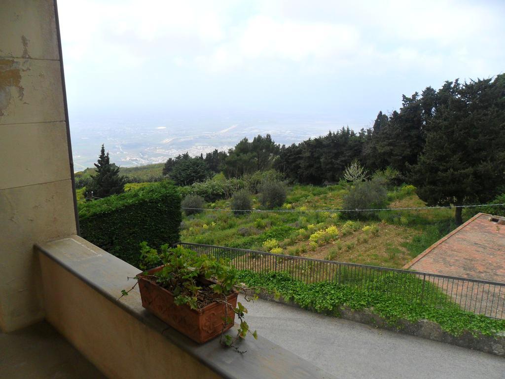 Eremo Hotel Casa Del Sorriso Erice Exterior photo